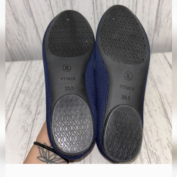 Womens Size 35.5 (5.5) Vivaia Navy Blue Flats EUC - Picture 5 of 6